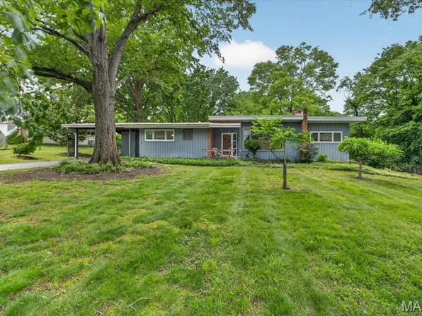 33 Topping Ln, Saint Louis, MO 63131