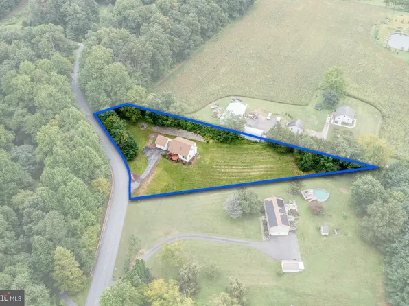 5039 Valley View Rd, Mohnton, PA 19540