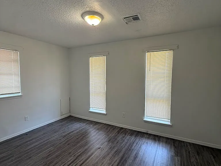 624 Lloyd Ave — Photo 9