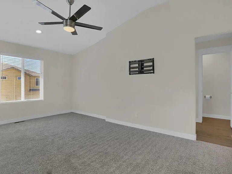 3792 Venice Grv — Photo 20