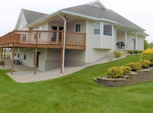212 Lighthouse Way S, Manistee, MI 49660