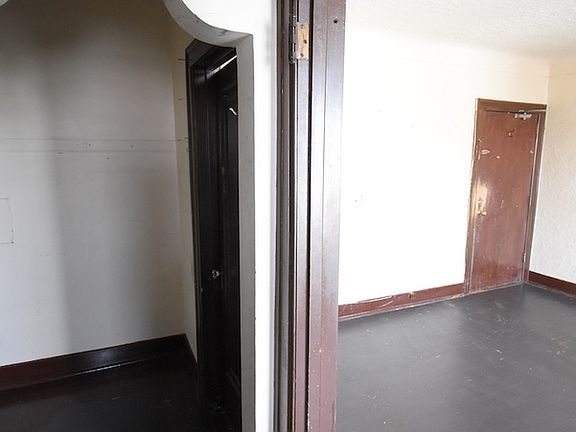 5th image of 1338 Ouellette Ave #302