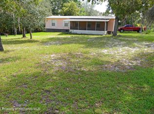 9477 Country Rd, Weeki Wachee, FL 34613