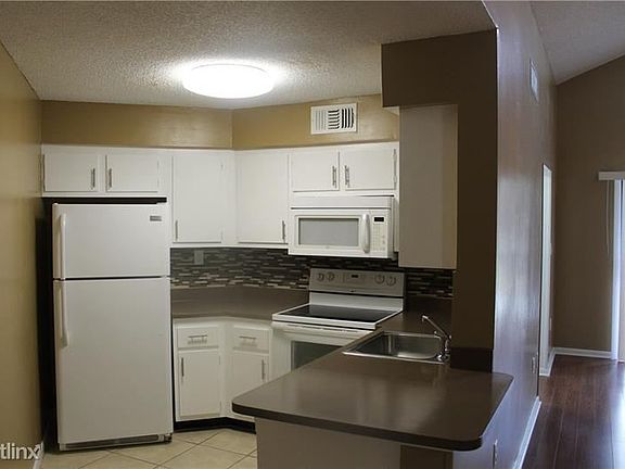 3rd image of 3674 Southpointe Dr #U-1