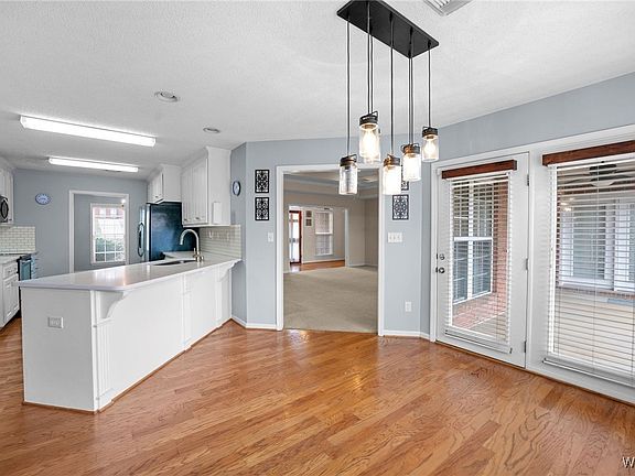 3rd image of 8842 Rolling Hills Dr