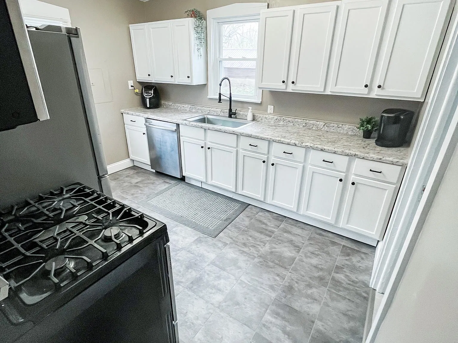 4 bed, 1456 sqft, $2,000 — Photo 2