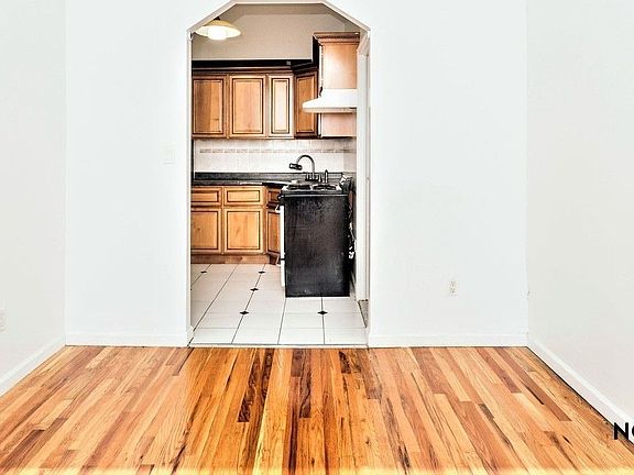 4th image of 61 Beaver St APT 3