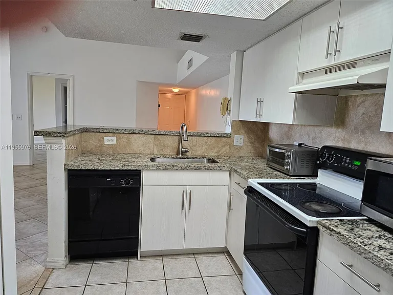 5011 Wiles Rd #306 — Photo 4