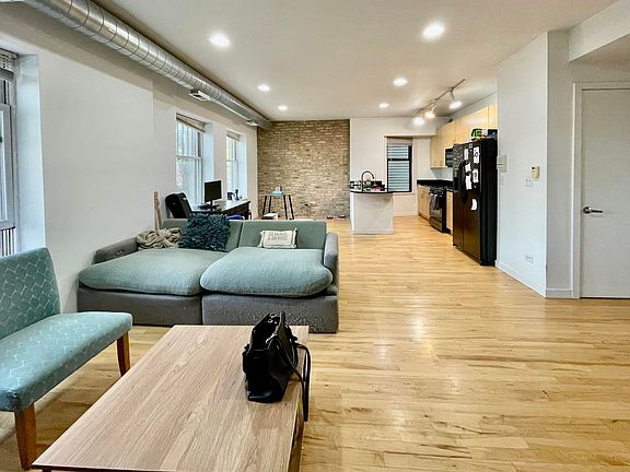2nd image of 2050 W Potomac Ave #2052-2