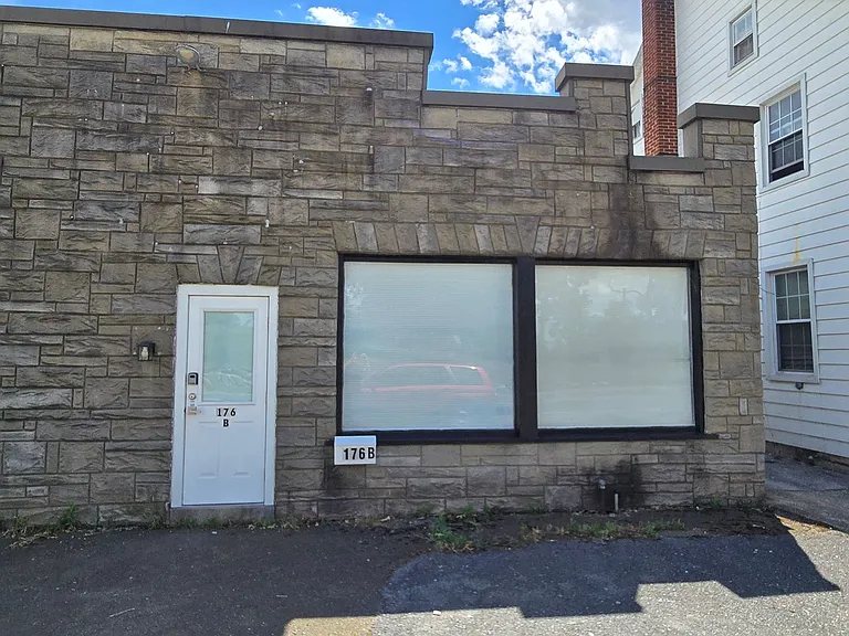176-182 W Main St — Photo 10