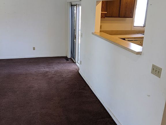 5th image of 1709 Willow Ct APT A