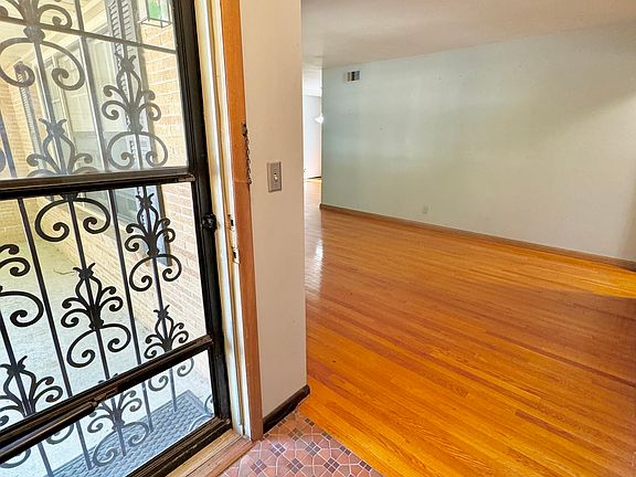 5th image of 2525 N 43rd St