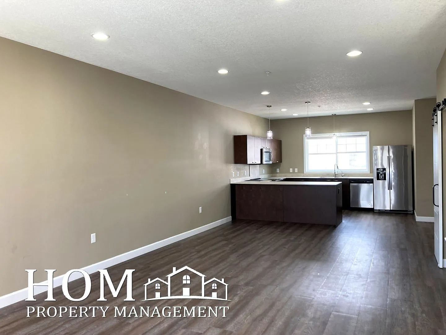 Modern 4BR/2.5BA Townhome Available 8/1 — Photo 4