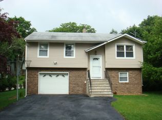 2 Tobyhanna Trl, Hopatcong, NJ 07843