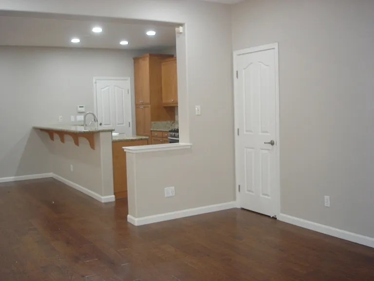 284 W Saint Francis Ave — Photo 14