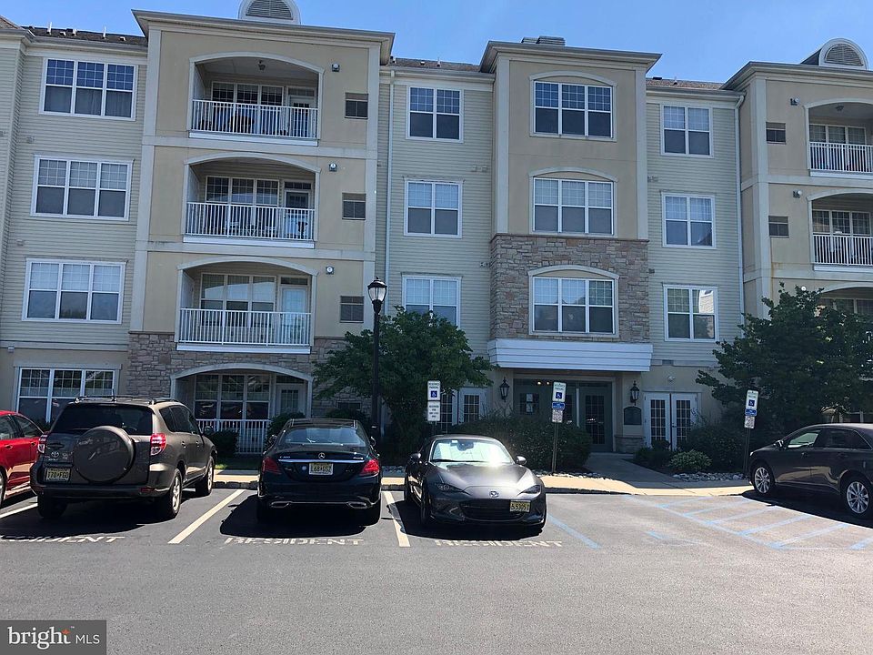 1st image of 347 Masterson Ct