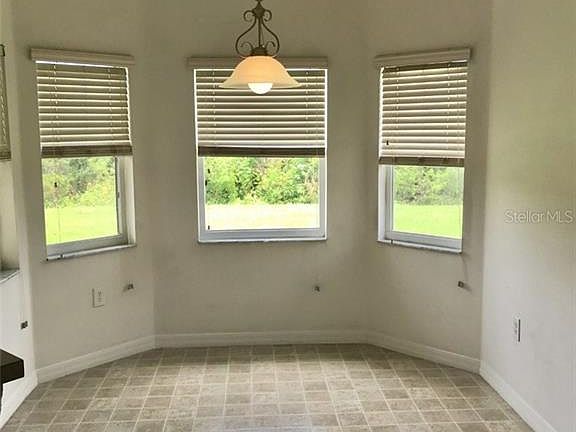 3rd image of 3533 Forest Park Dr