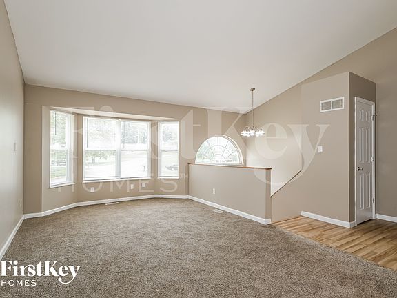 4th image of 4 Florence Hill Ct