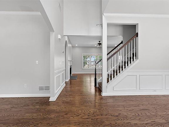 4th image of 28 Stonehenge Ct