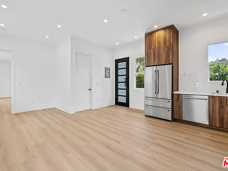 17175 Rayen St — Photo 5