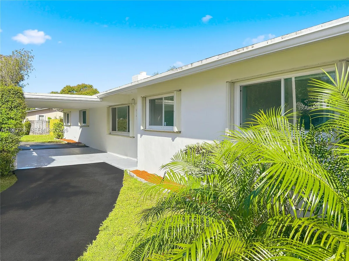 Building Photo - 8501 SW 128th St