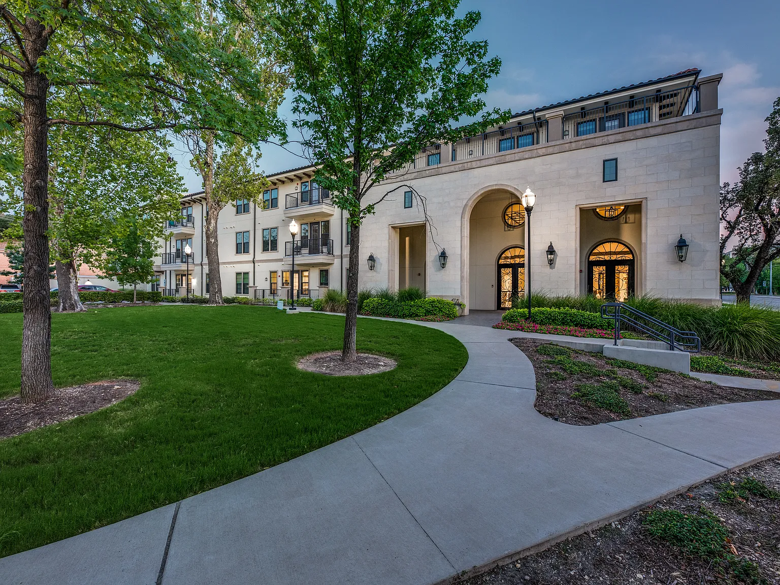 The Laurel Preston Hollow — Photo 3