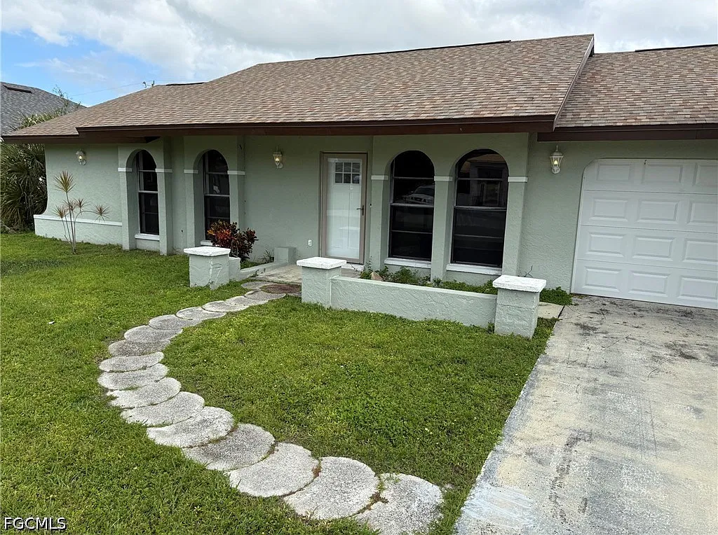 3 bed, 2.0 bath, 1451 sqft, $1,900 — Photo 2