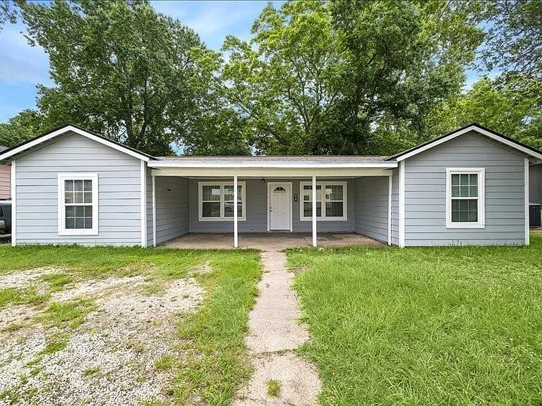 820 Texas St — Photo 1