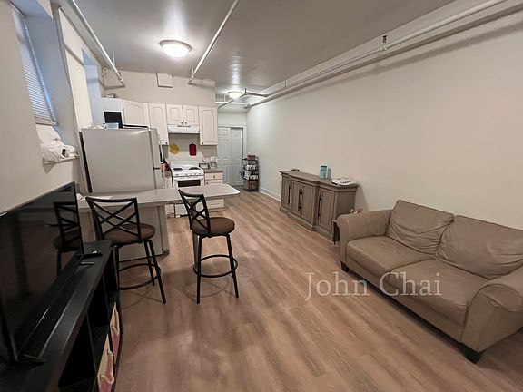 4th image of 14 Orkney Rd APT B