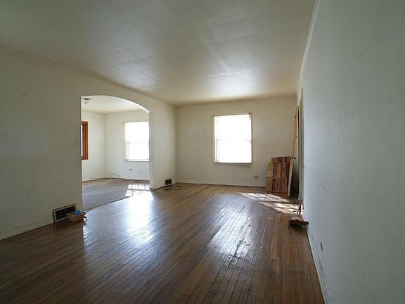 4th image of 1726 Seymour Ave