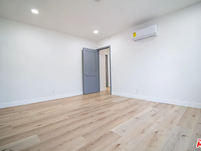 835 S Sherbourne Dr #9 — Photo 10