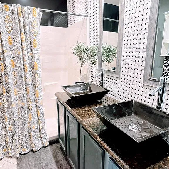 585 Grand Canal Dr — Photo 23