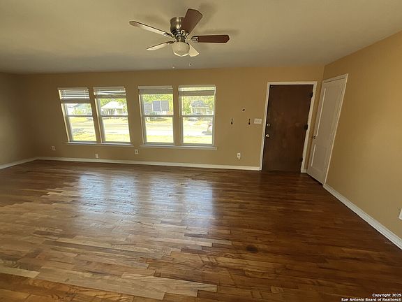 3rd image of 210 Aero