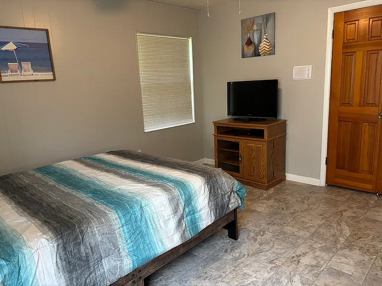 3rd bedroom, queen bed