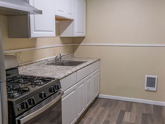 5th image of 23 Willow St Floor 1-F