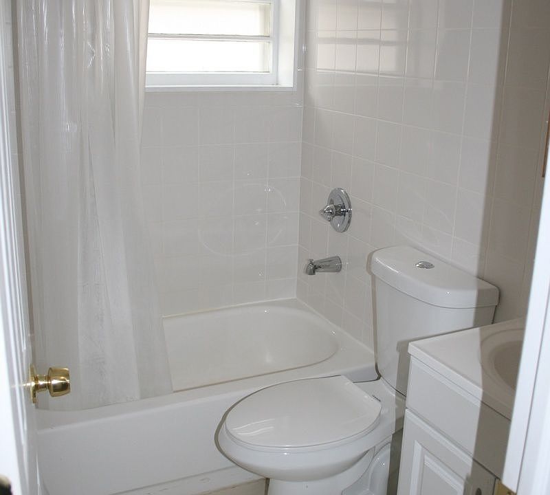 2nd image of 15549 Bridgeton St #1