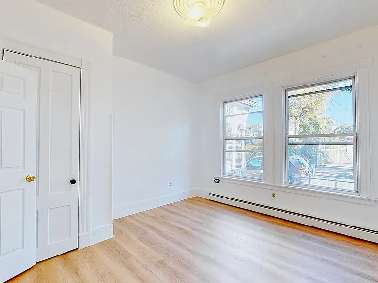 382-384 Crown St #1 — Photo 16