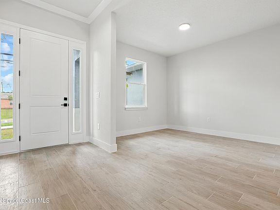 3rd image of 2166 Santa Maria Ave SE