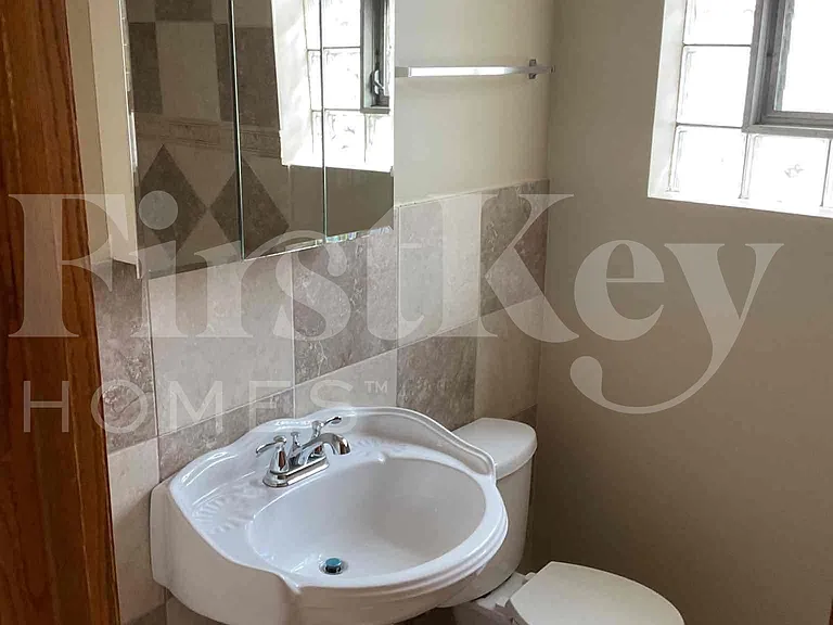 8725 S Luella Ave — Photo 7