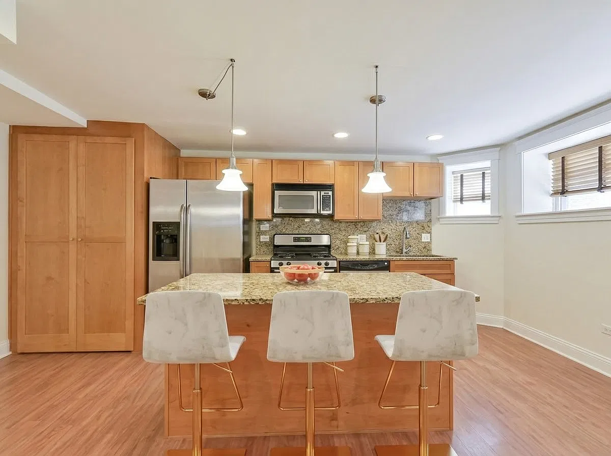 2 bed, 1000 sqft, $2,300 — Photo 2