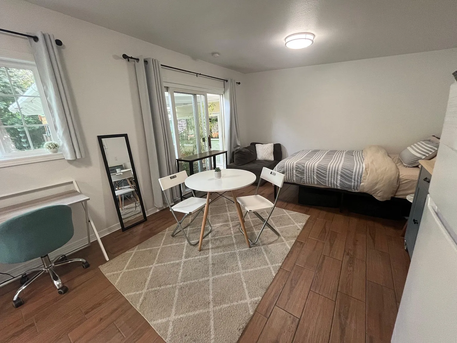 Studio, 400 sqft, $1,095 — Photo 3