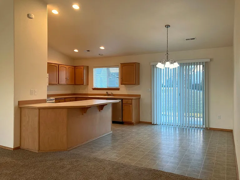 142 Berkshire Ln — Photo 7