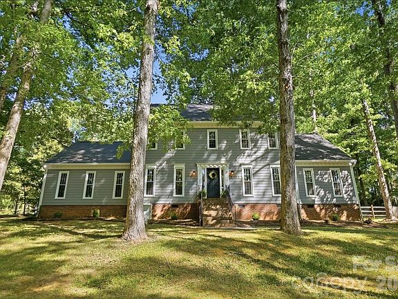 3rd image of 11103 Idlewild Rd