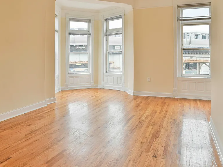 3350 N Sheffield Ave #2 — Photo 2