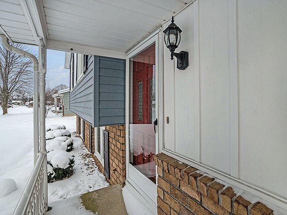 4th image of 6898 Maier Ave SW