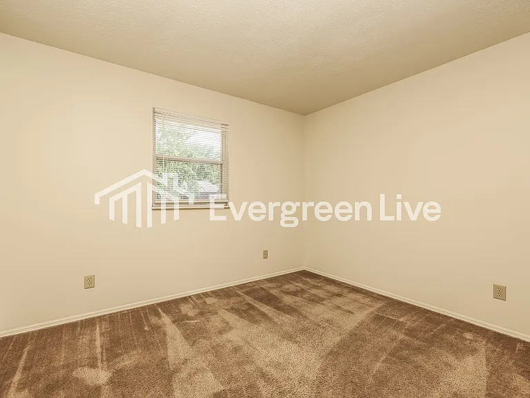 2459 Cross Village Dr — Photo 12