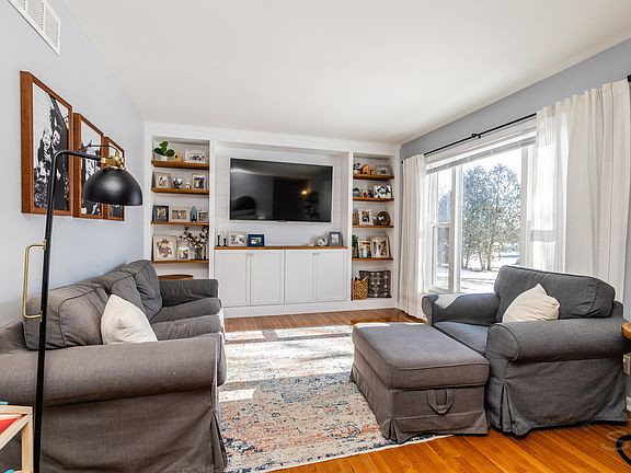 4th image of 610 W Wegner Rd