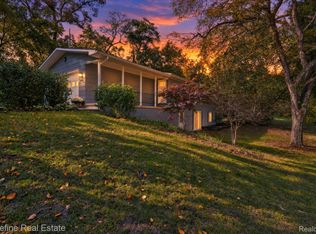 9792 Willis Rd, Pinckney, MI 48169