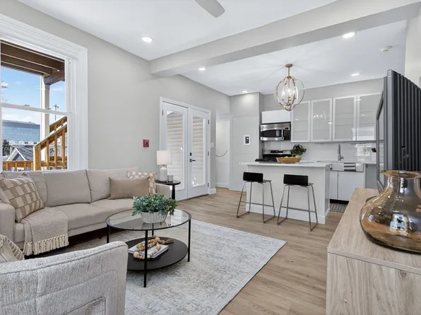 104 Thorndike St #2, Cambridge, MA 02141