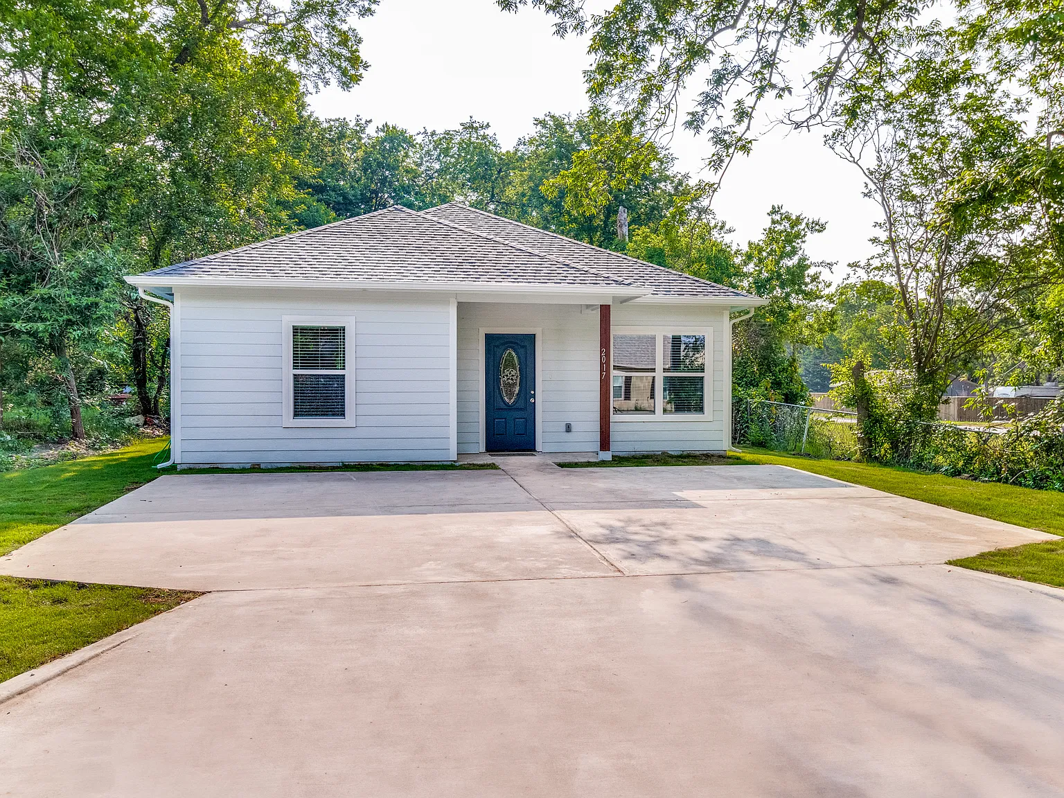3 bed, 1263 sqft, $1,595 — Photo 1